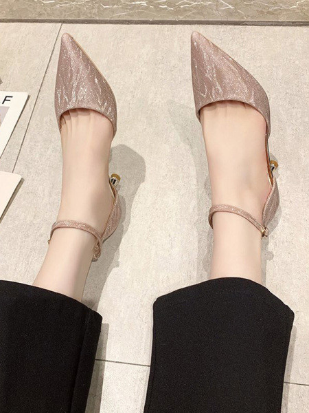 Μοντέρνα γυναικεία παπούτσια με ψηλά τακούνια και γυαλιστερό αποτέλεσμα σε χρυσό και ασήμι χρώμα