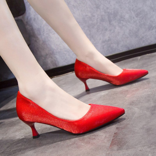 Νέο μοντέλο γυναικεία παπούτσια με ύψος τακούνι  5 εκατοστά σε κόκκινο, ροζ και μαύρο χρώμα