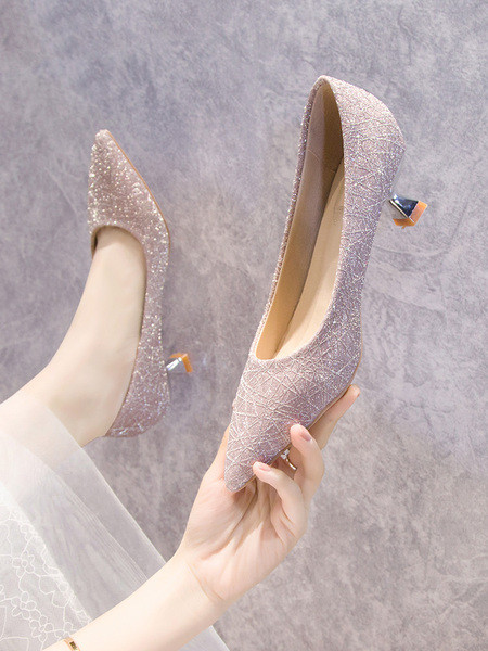 Μοντέρνα γυναικεία παπούτσια με γυαλιστερό αποτέλεσμα και τακούνι 4,5 cm