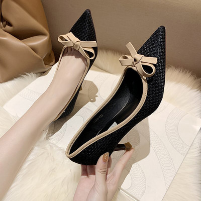 Μοντέρνα γυναικεία μυτερά παπούτσια με κορδέλα - ύψος τακουνιού 6 cm