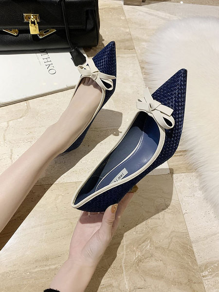 Μοντέρνα γυναικεία μυτερά παπούτσια με κορδέλα - ύψος τακουνιού 6 cm