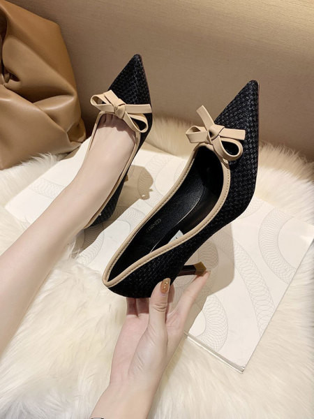 Μοντέρνα γυναικεία μυτερά παπούτσια με κορδέλα - ύψος τακουνιού 6 cm