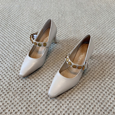 Γυναικεία έκο δερμάτινα παπούτσια με αγκράφα και λεπτό τακούνι