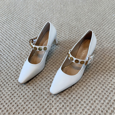 Γυναικεία έκο δερμάτινα παπούτσια με αγκράφα και λεπτό τακούνι