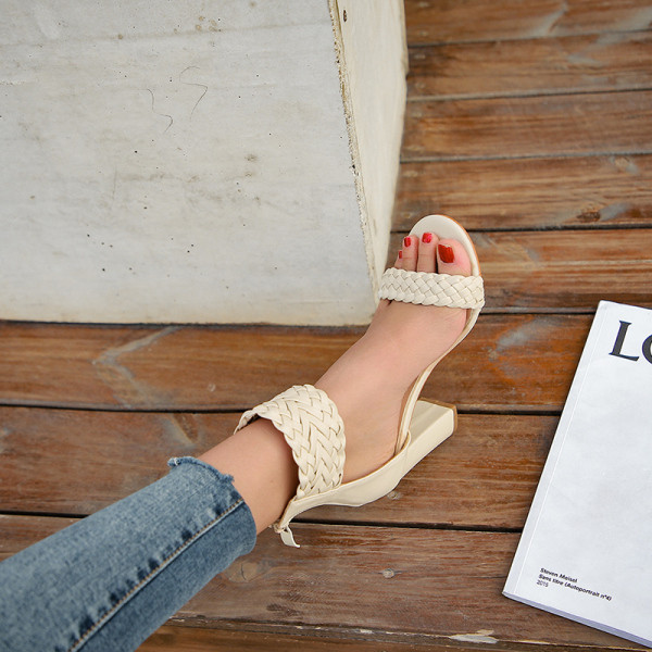 Νέο μοντέλο  οικολογικά δερμάτινα σανδάλια με χοντρό τακούνι