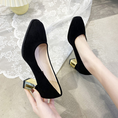 Ежедневни дамски обувки от еко велур с квадратен ток 