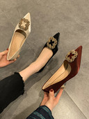 Κομψά γυναικεία παπούτσια με αγκράφα και διακοσμιτικές πέτρες