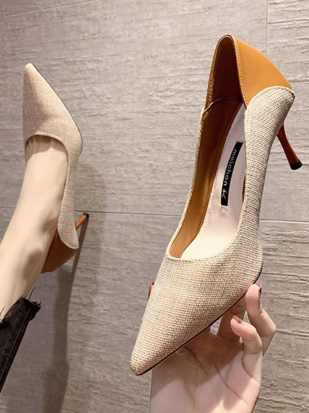 Μοντέρνα γυναικεία παπούτσια σε μαύρο και μπεζ χρώμα