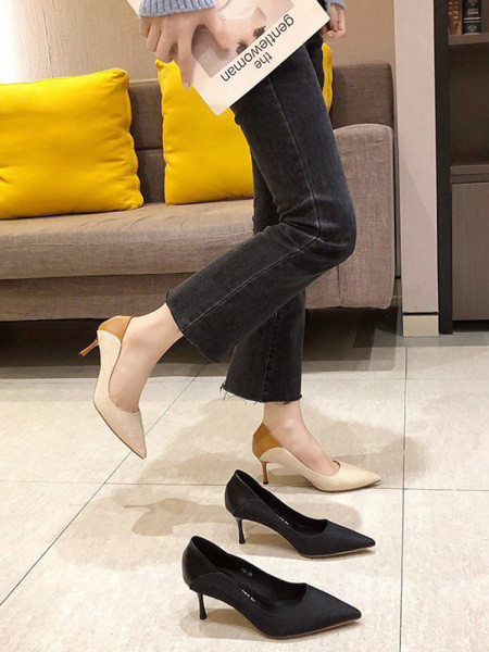 Μοντέρνα γυναικεία παπούτσια σε μαύρο και μπεζ χρώμα