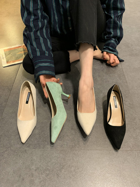 Γυναικεία παπούτσια απλό μοντέλο από οικολογικό σουέτ