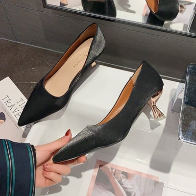 Κομψά γυναικεία παπούτσια με λεπτό τακούνι 5 cm