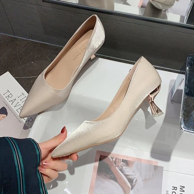 Κομψά γυναικεία παπούτσια με λεπτό τακούνι 5 cm