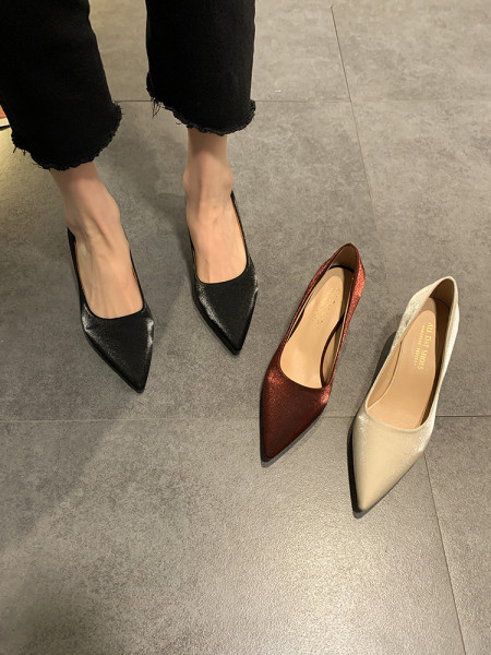 Κομψά γυναικεία παπούτσια με λεπτό τακούνι 5 cm