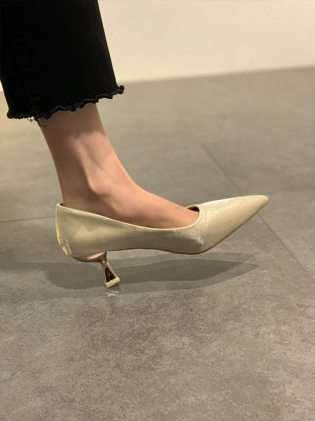 Κομψά γυναικεία παπούτσια με λεπτό τακούνι 5 cm