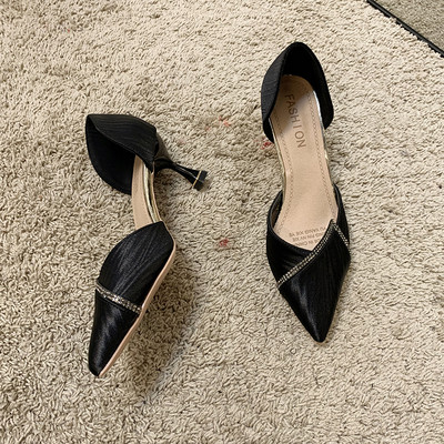 Κομψά γυναικεία παπούτσια με πέτρες και τακούνι 7 cm