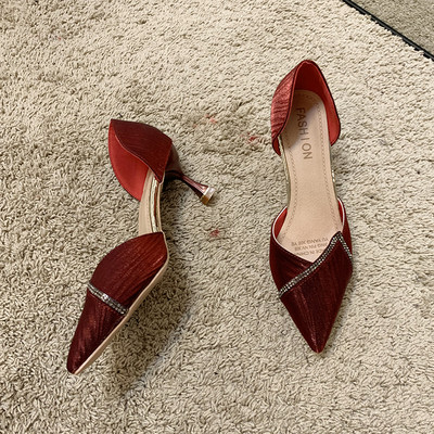 Κομψά γυναικεία παπούτσια με πέτρες και τακούνι 7 cm