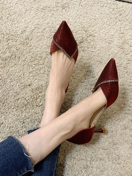 Κομψά γυναικεία παπούτσια με πέτρες και τακούνι 7 cm