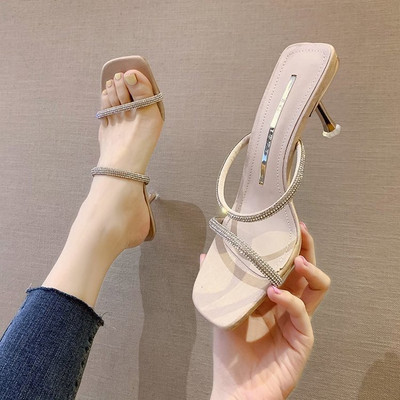 Елегантни чехли с тънки каишки с камъни