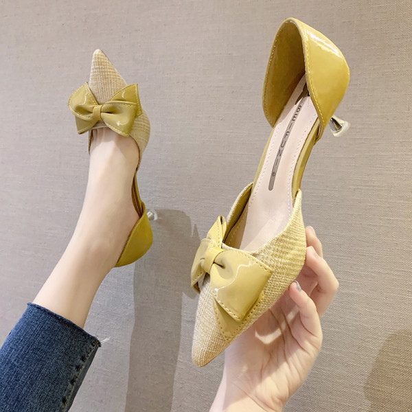 Nahast paela ja 5 cm kontsaga naiste kingade teritatud mudel