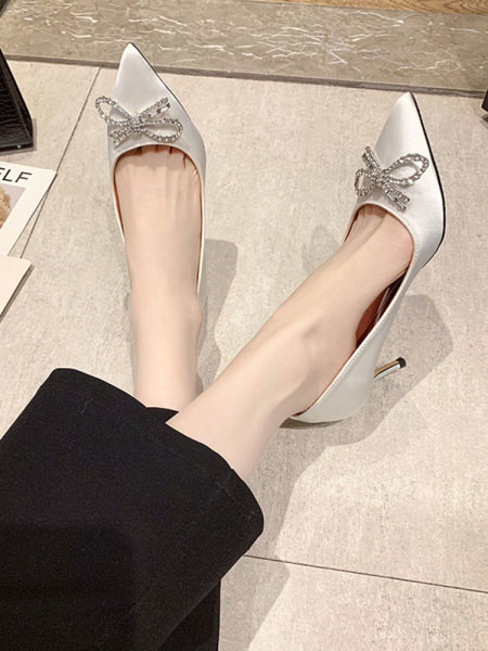 Μοντέρνα γυναικεία παπούτσια με κορδέλα και ψηλά τακούνια