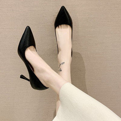 Uus kõrgete kontsadega naiste nahast kingade mudel - mitut värvi