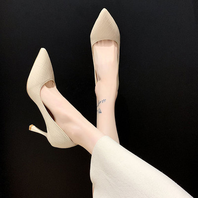 Uus kõrgete kontsadega naiste nahast kingade mudel - mitut värvi