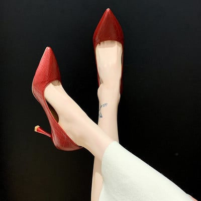 Uus kõrgete kontsadega naiste nahast kingade mudel - mitut värvi