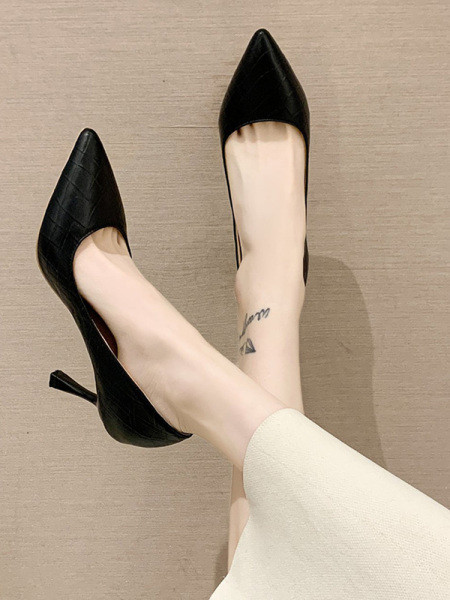 Uus kõrgete kontsadega naiste nahast kingade mudel - mitut värvi