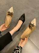 Модерни дамски обувки с 7см ток и метален елемент