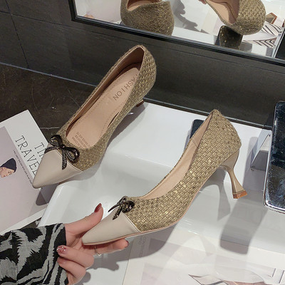 Модерни дамски обувки с 7см ток и метален елемент