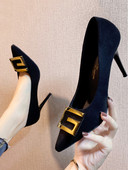 Metallist kaunistusega teravaotsaliste kingade uus mudel