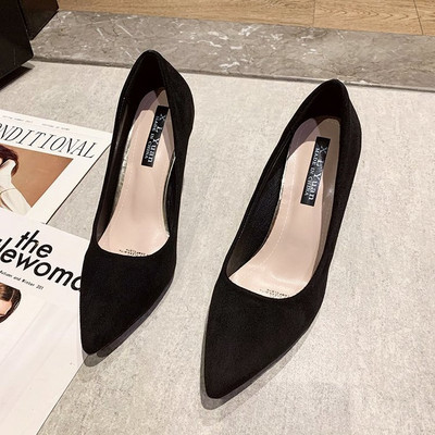 Lihtne kõrgete kontsadega öko-seemisnahast kingade mudel