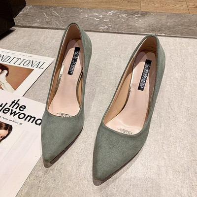 Lihtne kõrgete kontsadega öko-seemisnahast kingade mudel