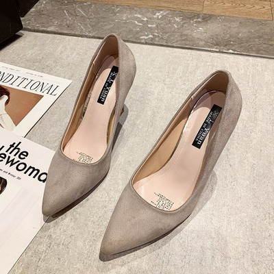 Lihtne kõrgete kontsadega öko-seemisnahast kingade mudel