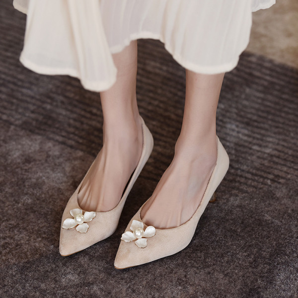 Lillega terava mudeliga naiste kingad