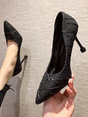 Pantofi eleganti de dama cu toc inalt - model ascutit