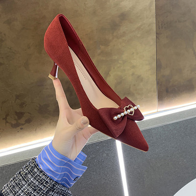 Moodsad naiste kingad kõrgete kontsadega ja pärlitega paelaga