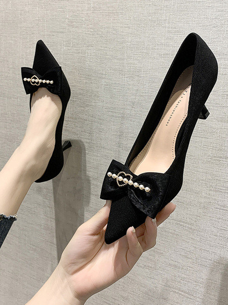 Moodsad naiste kingad kõrgete kontsadega ja pärlitega paelaga