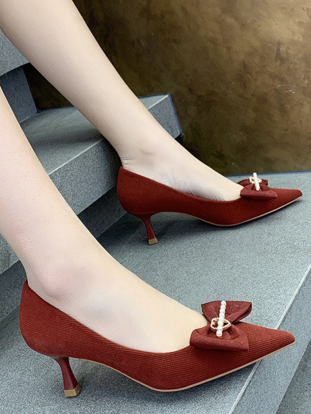 Moodsad naiste kingad kõrgete kontsadega ja pärlitega paelaga