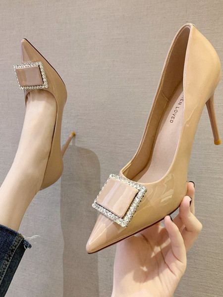 Pantofi eleganti din piele lacuita cu decor metalic si pietre