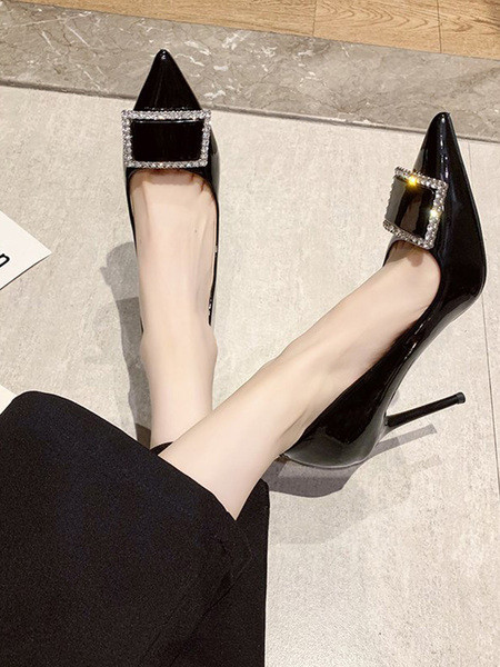 Pantofi eleganti din piele lacuita cu decor metalic si pietre