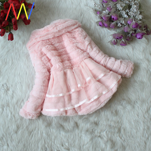 Детско пухено палто с бродерия и панделка