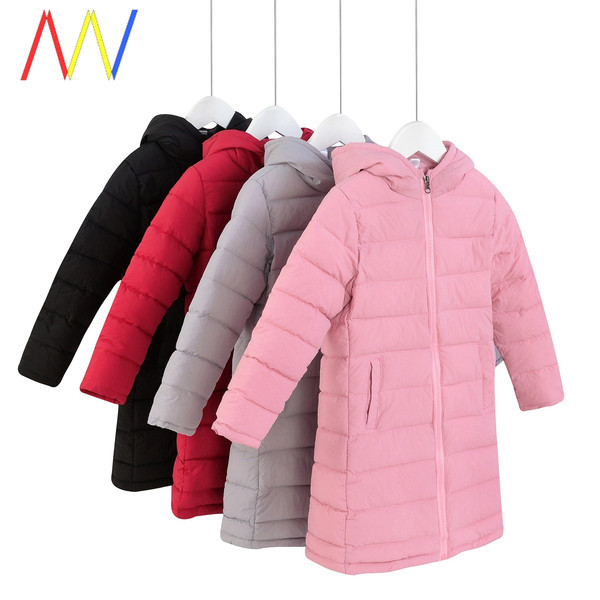 Детско олекотено яке с качулка и дължина до коляното