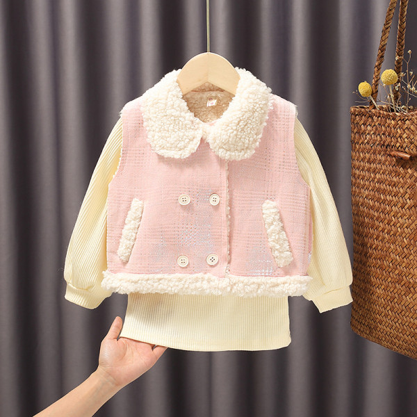 Детски елек с джобове и копчета подходящ за момичета