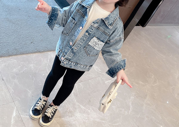 Детско дънково яке с дантела и копчета