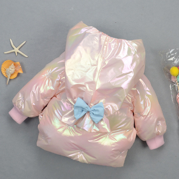 Vaikiška striukė mergaitei su kaspinu ant gobtuvo