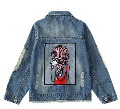 Moderni džinsinė striukė su spalvotomis aplikacijomis