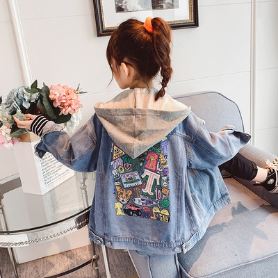 Модерно дънково яке с цветна апликация и качулка