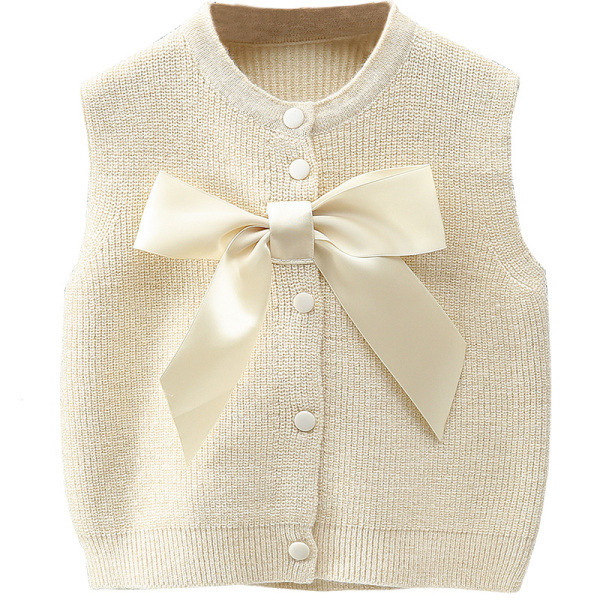 Laste kootud vest nööpide ja paelaga