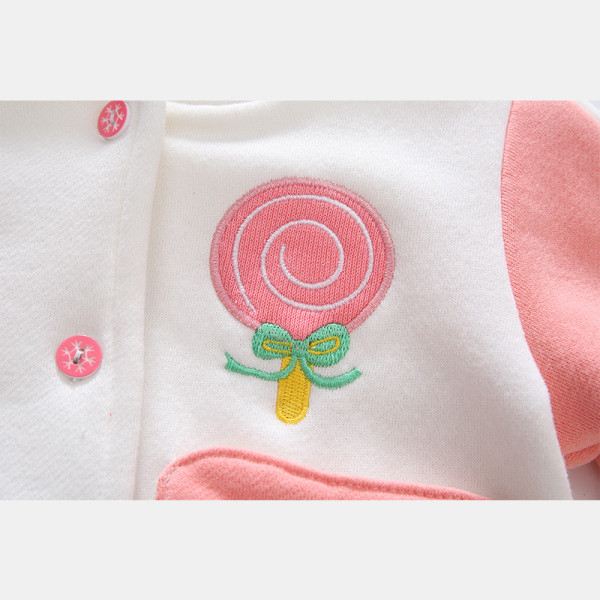 Модерно детско яке с джобове и копчета 